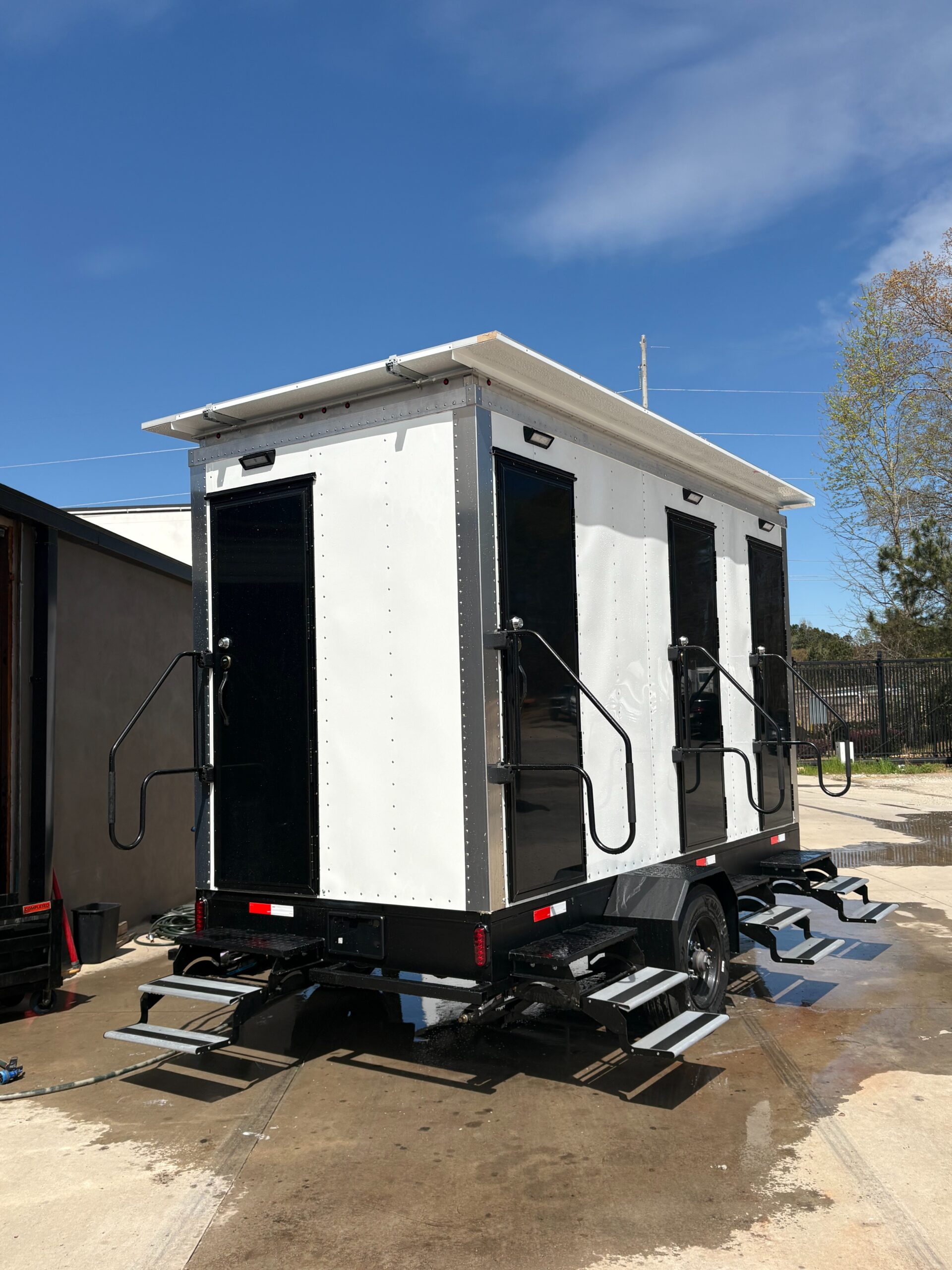 mobile-restrooms-exterior-1