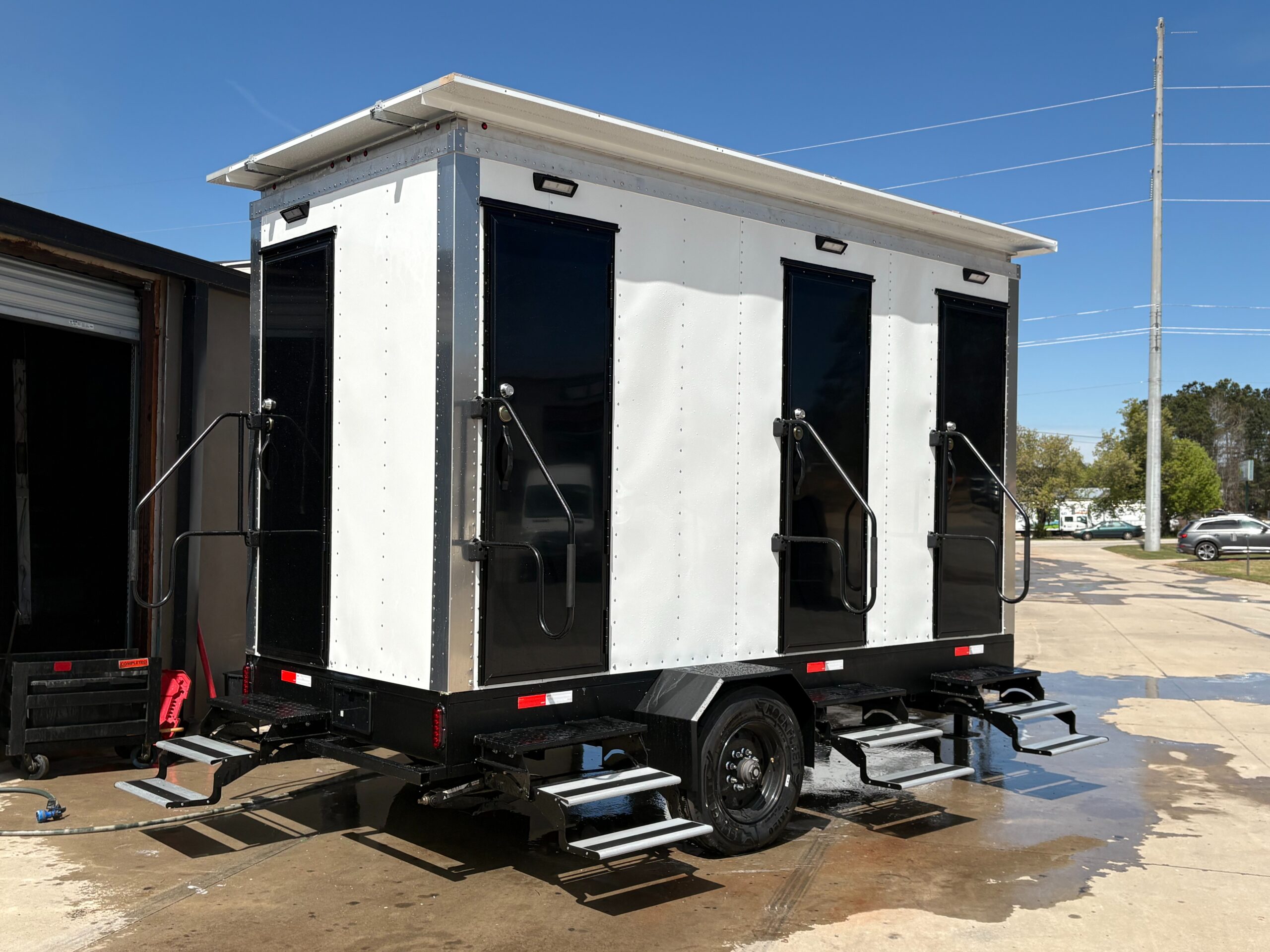 mobile-restrooms-exterior-3